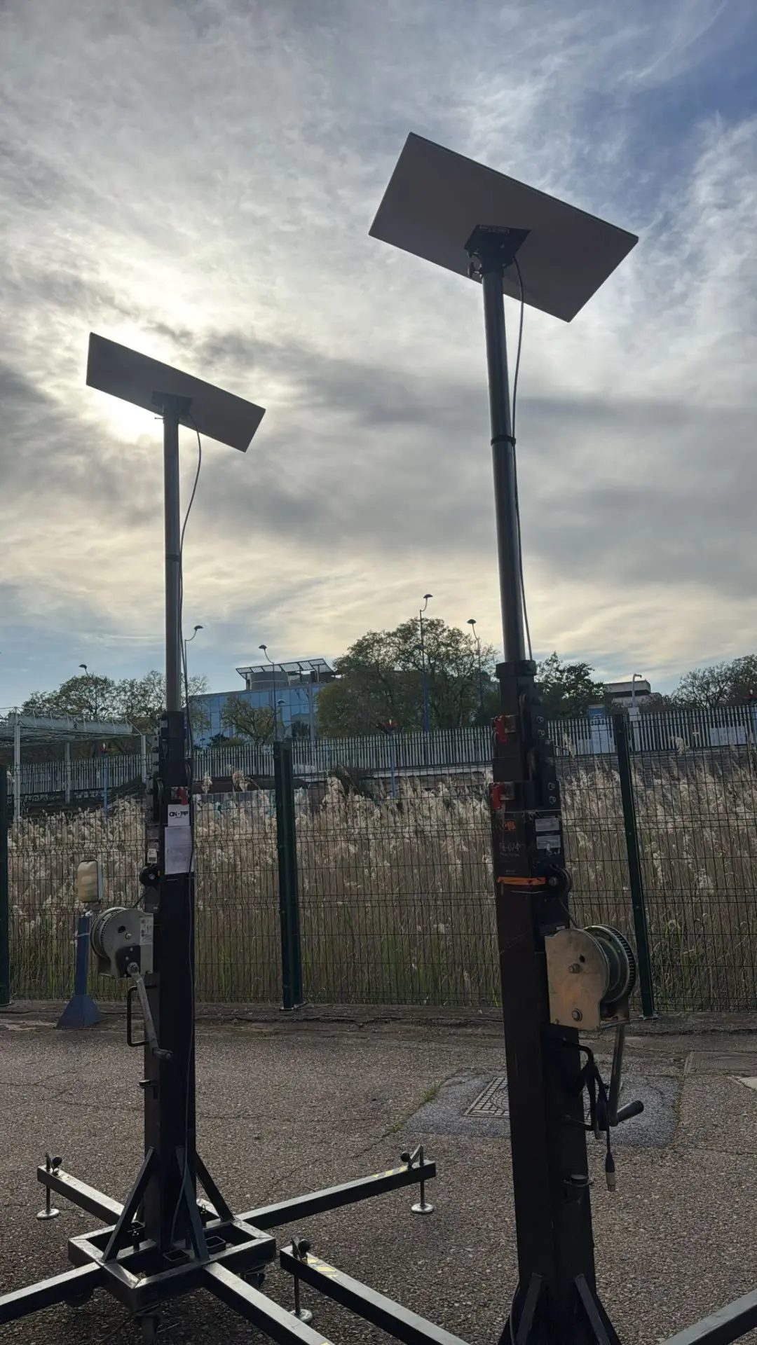 Torres de vigilancia autónomas con alimentación solar — Sistema propio